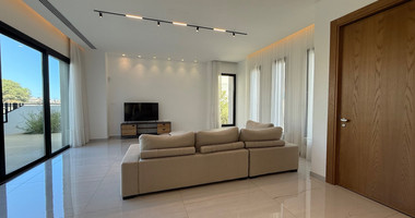 Five Bed House with swimming pool and landscaped garden for Rent In Agios Tychon Limassol