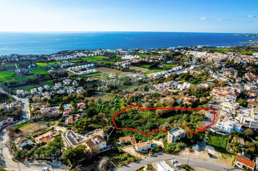 Shared residential field in Chloraka, Paphos