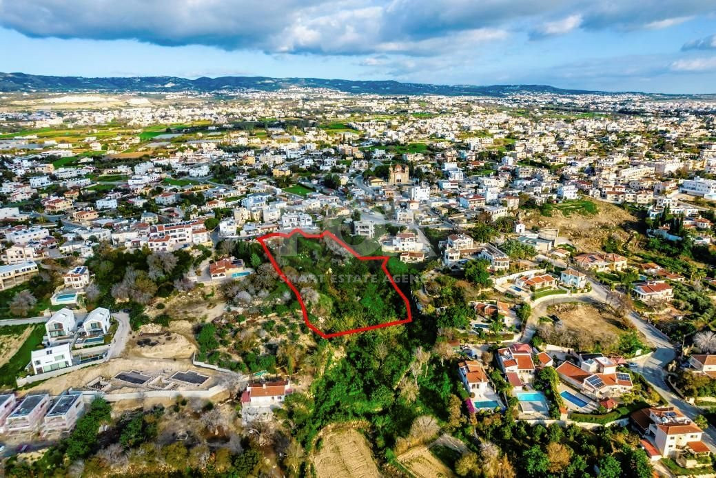 Shared residential field in Chloraka, Paphos