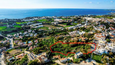Shared residential field in Chloraka, Paphos