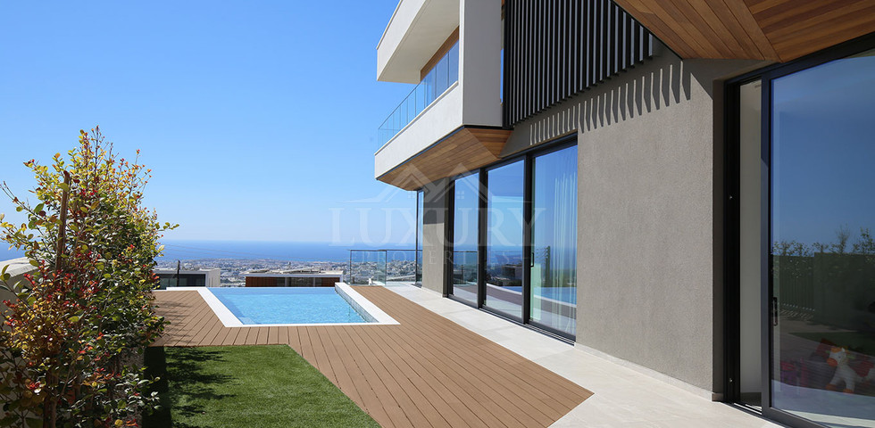 Luxurious Furnished Five Bedroom Home with Pool Konia