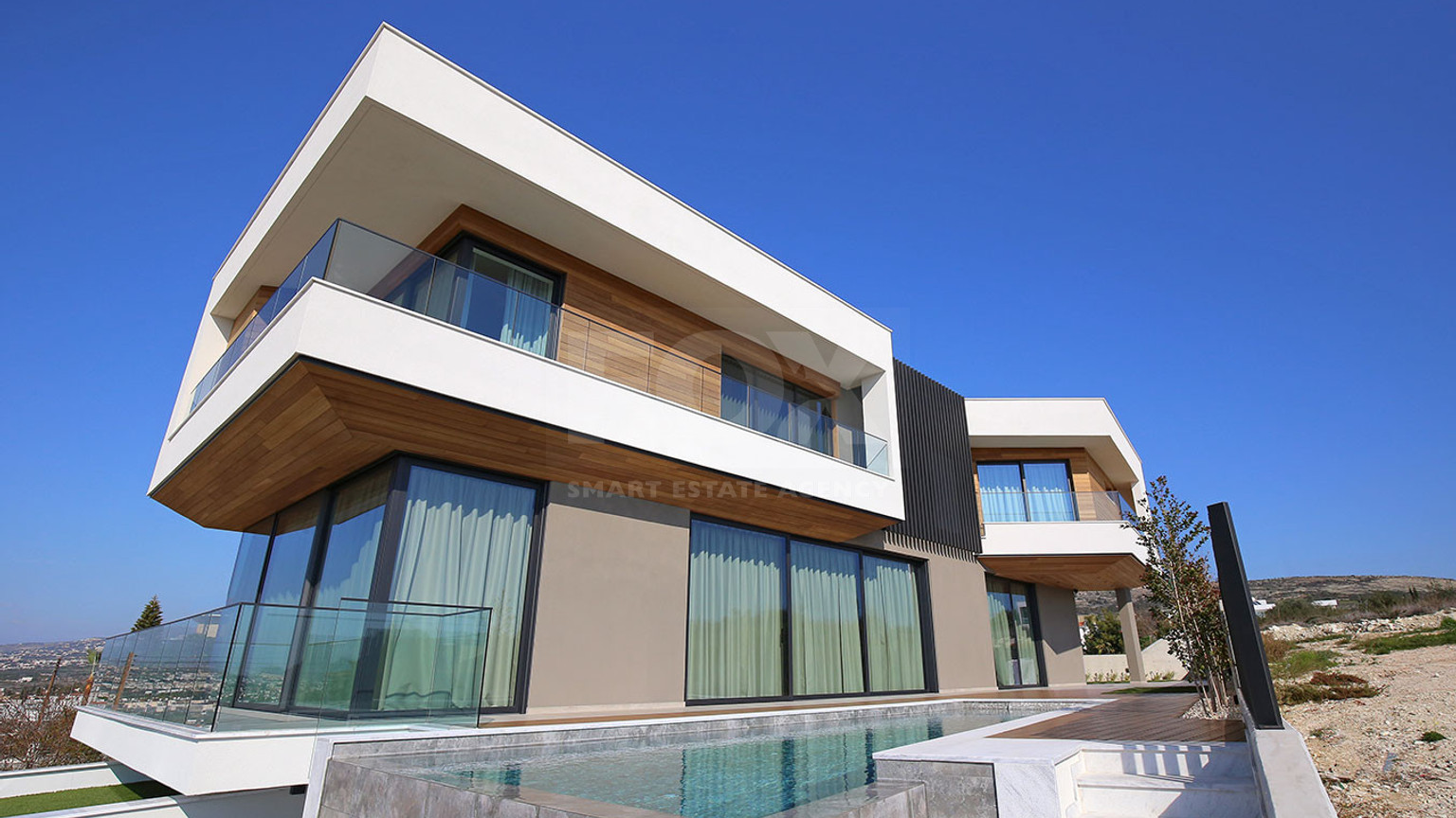 Luxurious Furnished Five Bedroom Home with Pool Konia