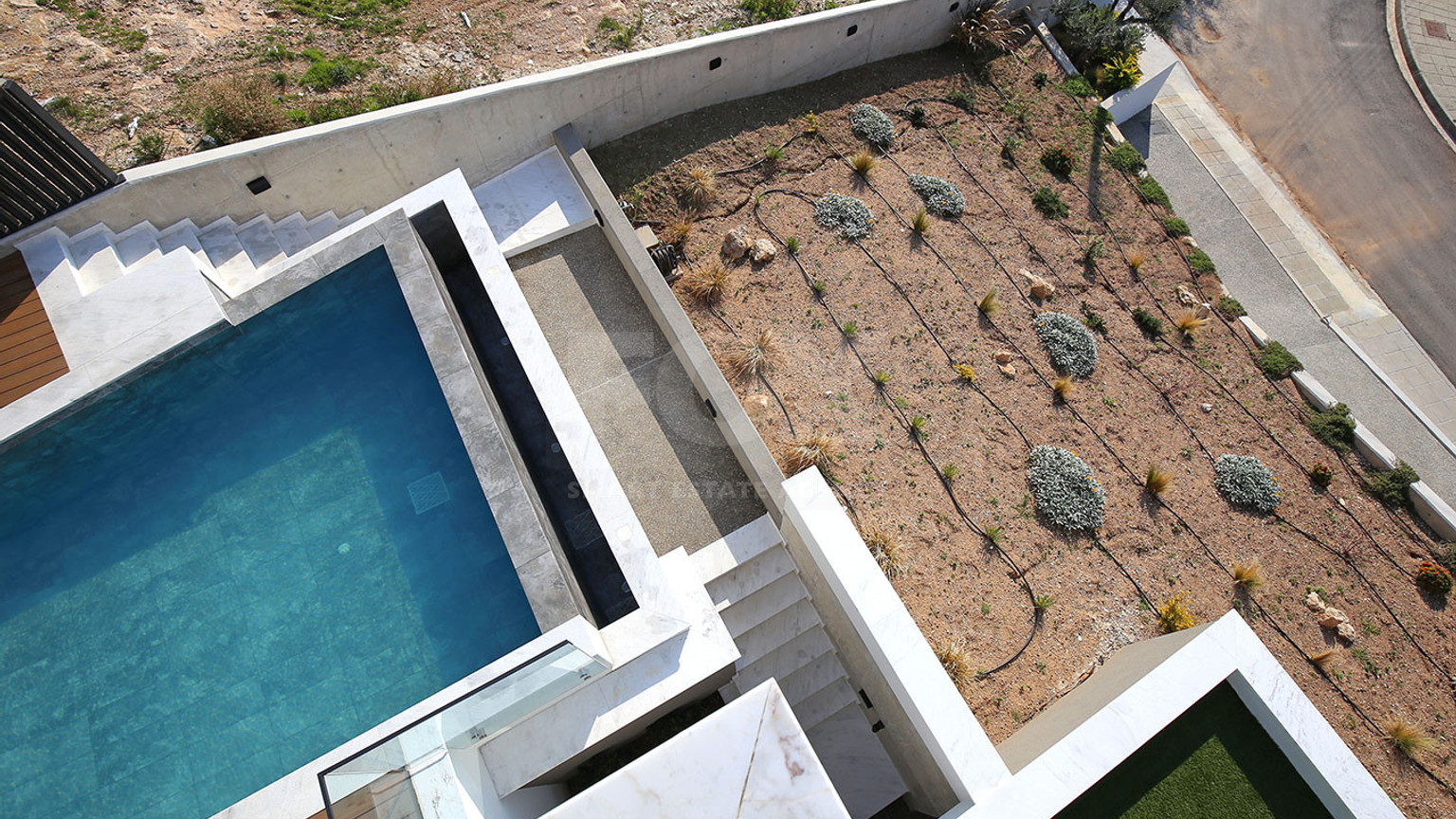 Luxurious Furnished Five Bedroom Home with Pool Konia