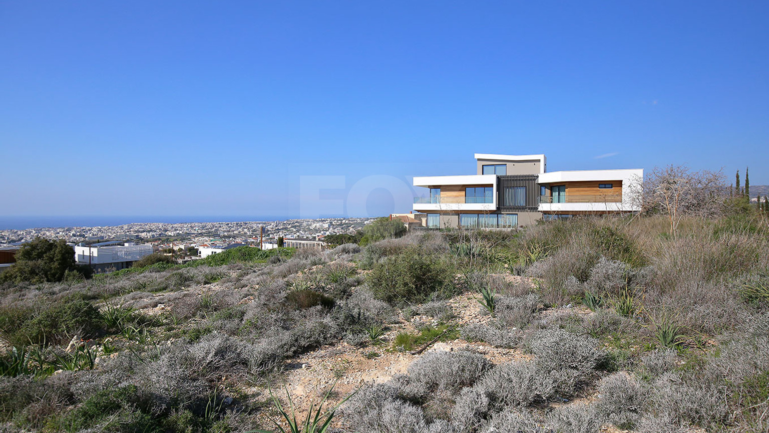 Luxurious Furnished Five Bedroom Home with Pool Konia