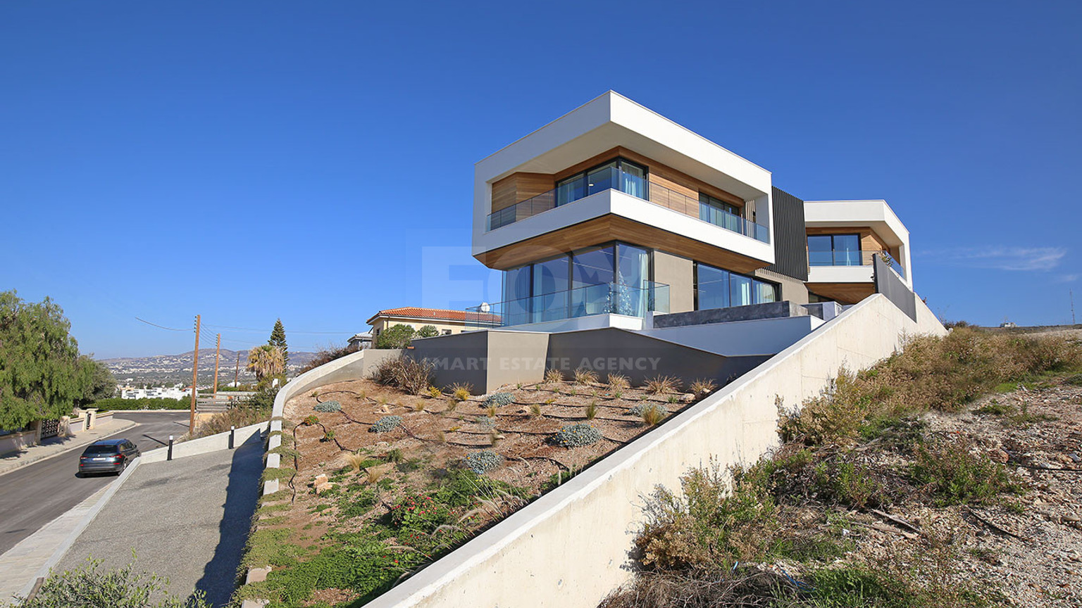 Luxurious Furnished Five Bedroom Home with Pool Konia