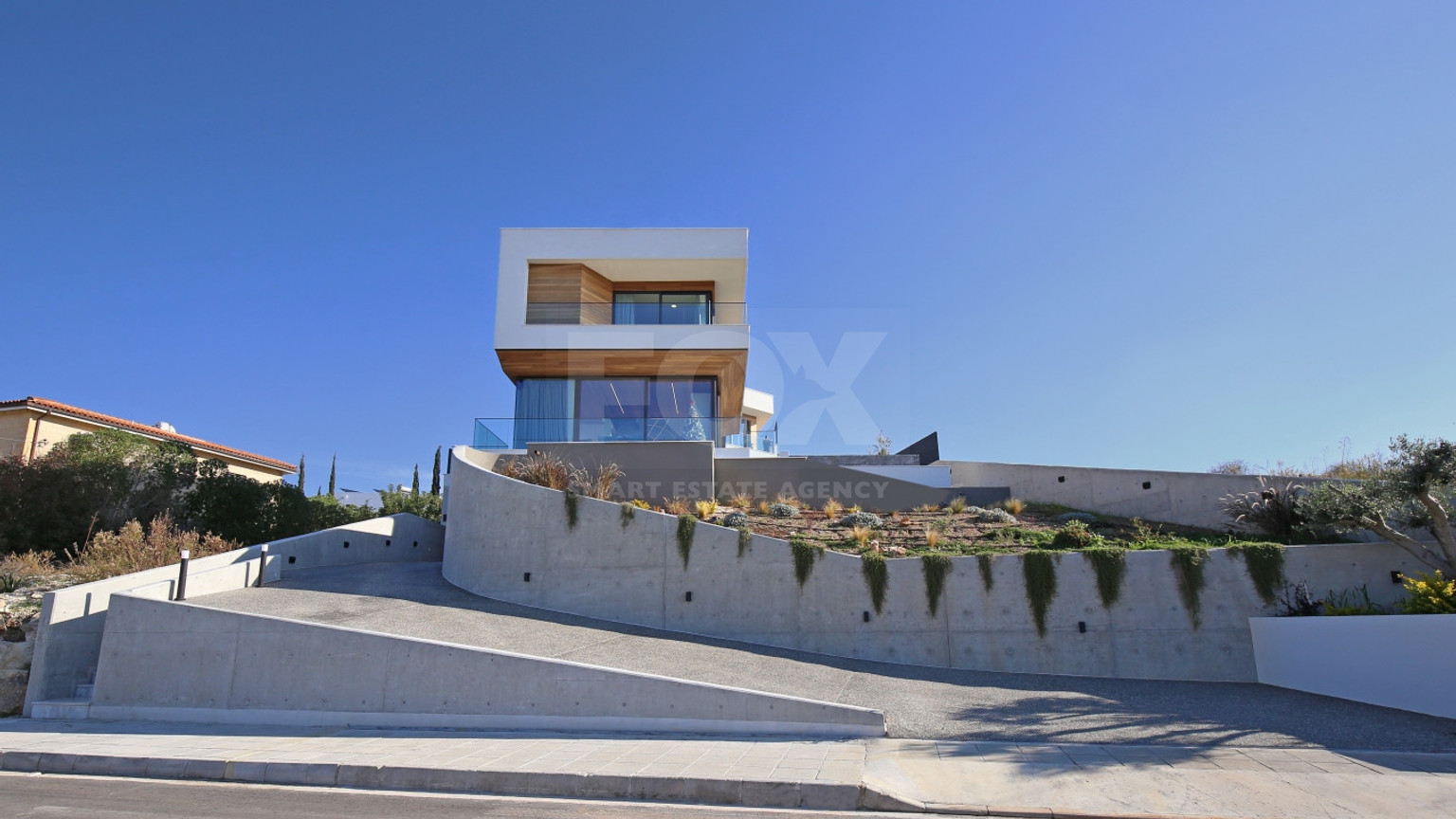 Luxurious Furnished Five Bedroom Home with Pool Konia