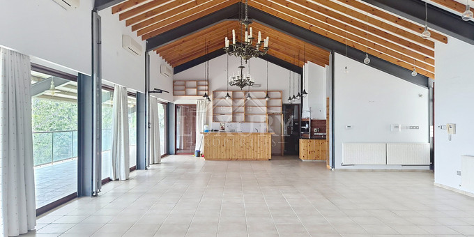 BARGAIN - PRICE REDUCTION : 6 Bed House For Sale In Moniatis Limassol Cyprus