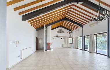 BARGAIN - PRICE REDUCTION : 6 Bed House For Sale In Moniatis Limassol Cyprus