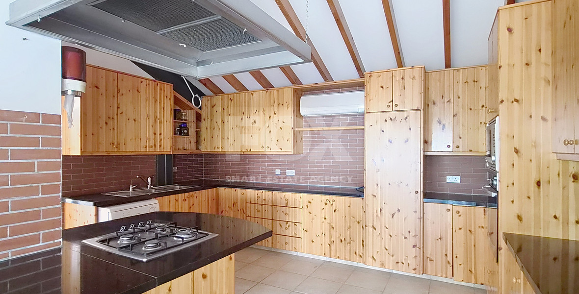 BARGAIN - PRICE REDUCTION : 6 Bed House For Sale In Moniatis Limassol Cyprus