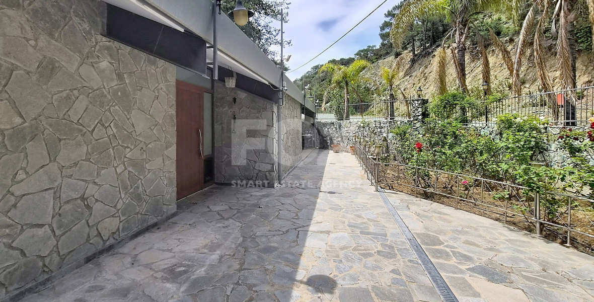 BARGAIN - PRICE REDUCTION : 6 Bed House For Sale In Moniatis Limassol Cyprus