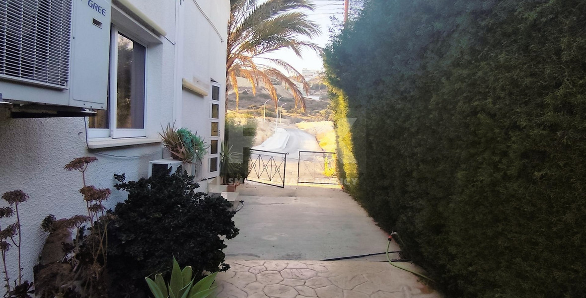 2 Bed House To Rent In Agios Tychon with swimming pool, Limassol Cyprus