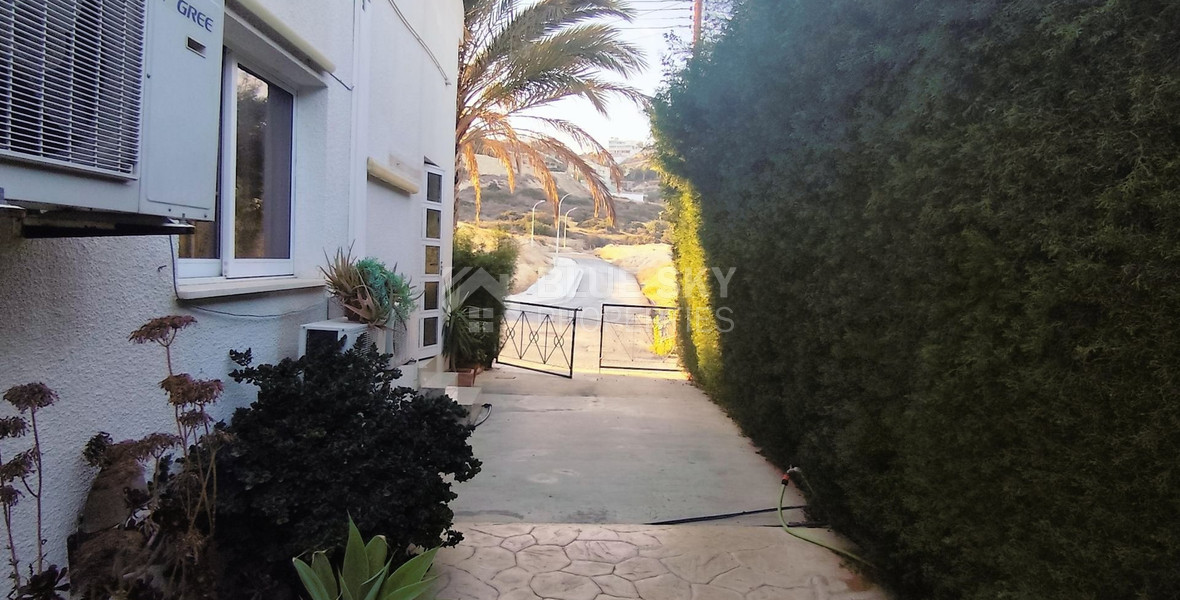 2 Bed House To Rent In Agios Tychon with swimming pool, Limassol Cyprus