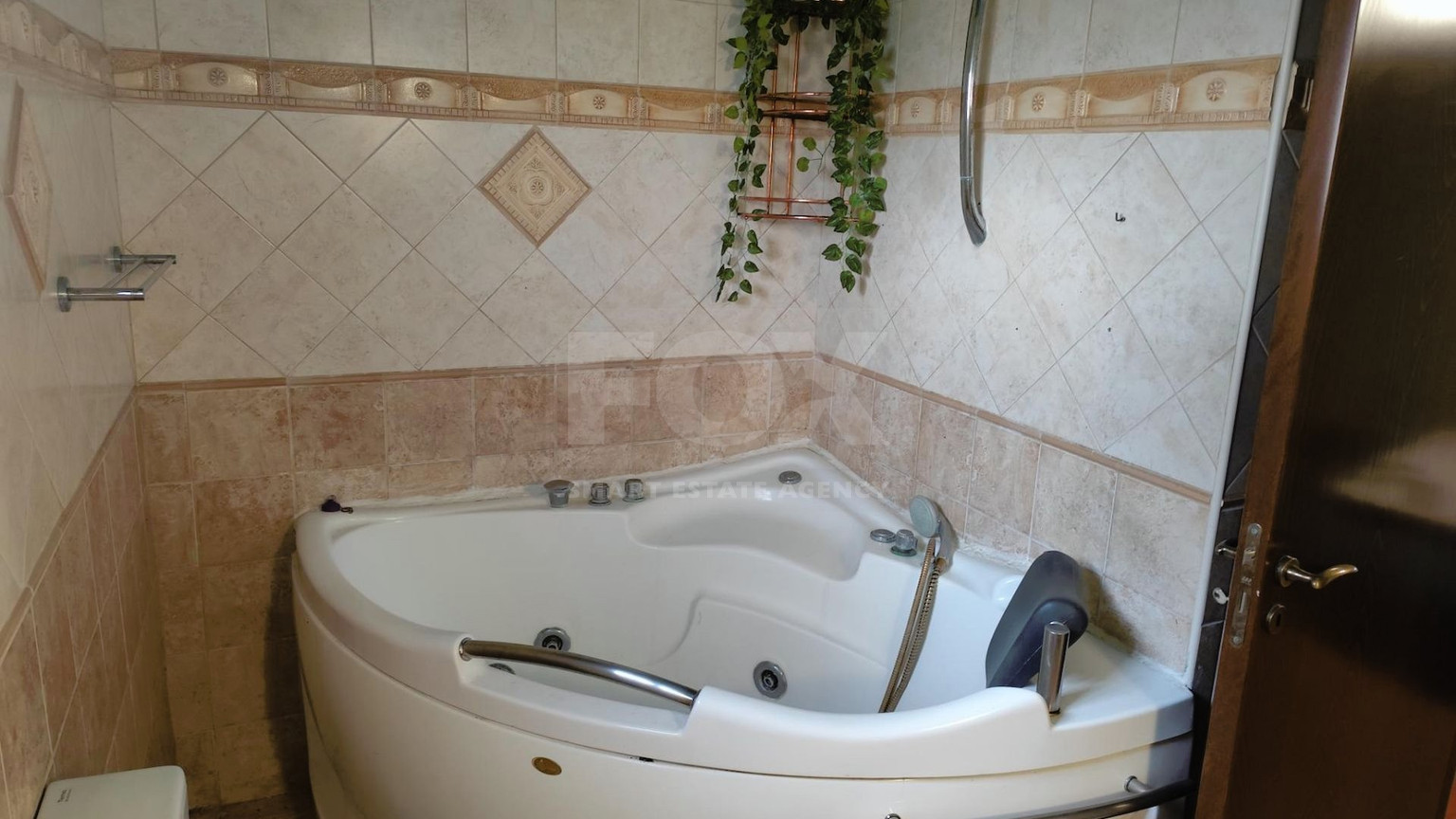 2 Bed House To Rent In Agios Tychon with swimming pool, Limassol Cyprus