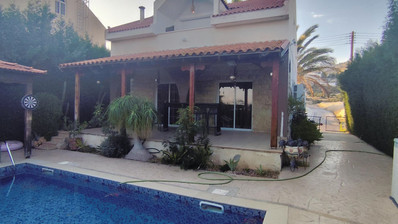 2 Bed House To Rent In Agios Tychon with swimming pool, Limassol Cyprus
