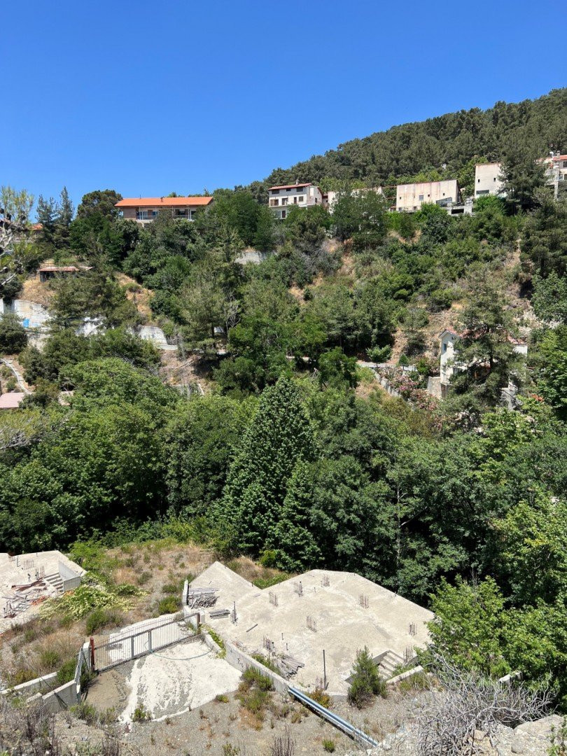 Atterrir  Pano Platres, Chypre