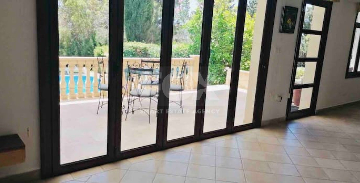 3 Bed semi detached villa with private swimming pool in huge plot located in Geroskipou Paphos