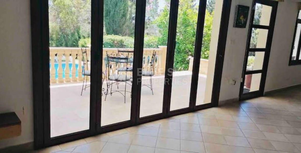 3 Bed semi detached villa with private swimming pool in huge plot located in Geroskipou Paphos