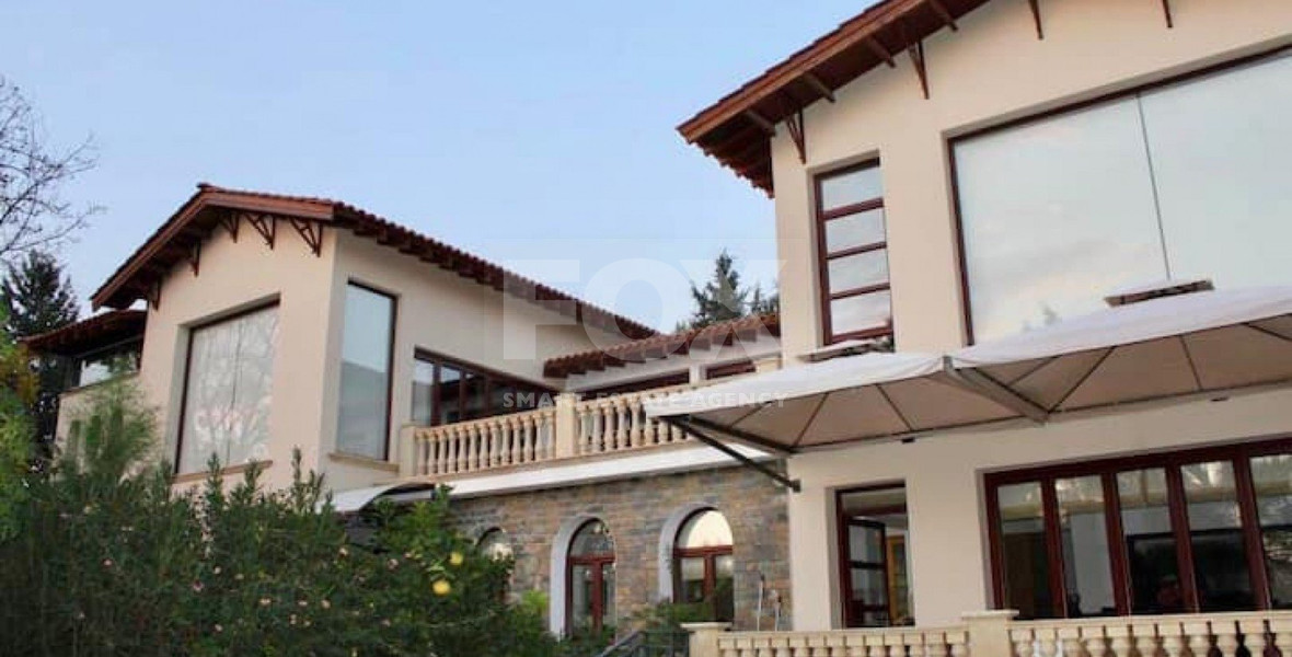 3 Bed semi detached villa with private swimming pool in huge plot located in Geroskipou Paphos