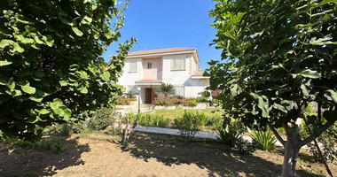 RESALE DETACHED 5 BEDROOM VILLA ON LARGE PLOT IN YPSONAS