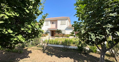 RESALE DETACHED 5 BEDROOM VILLA ON LARGE PLOT IN YPSONAS