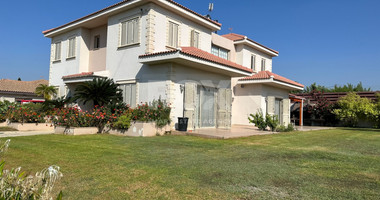 RESALE DETACHED 5 BEDROOM VILLA ON LARGE PLOT IN YPSONAS