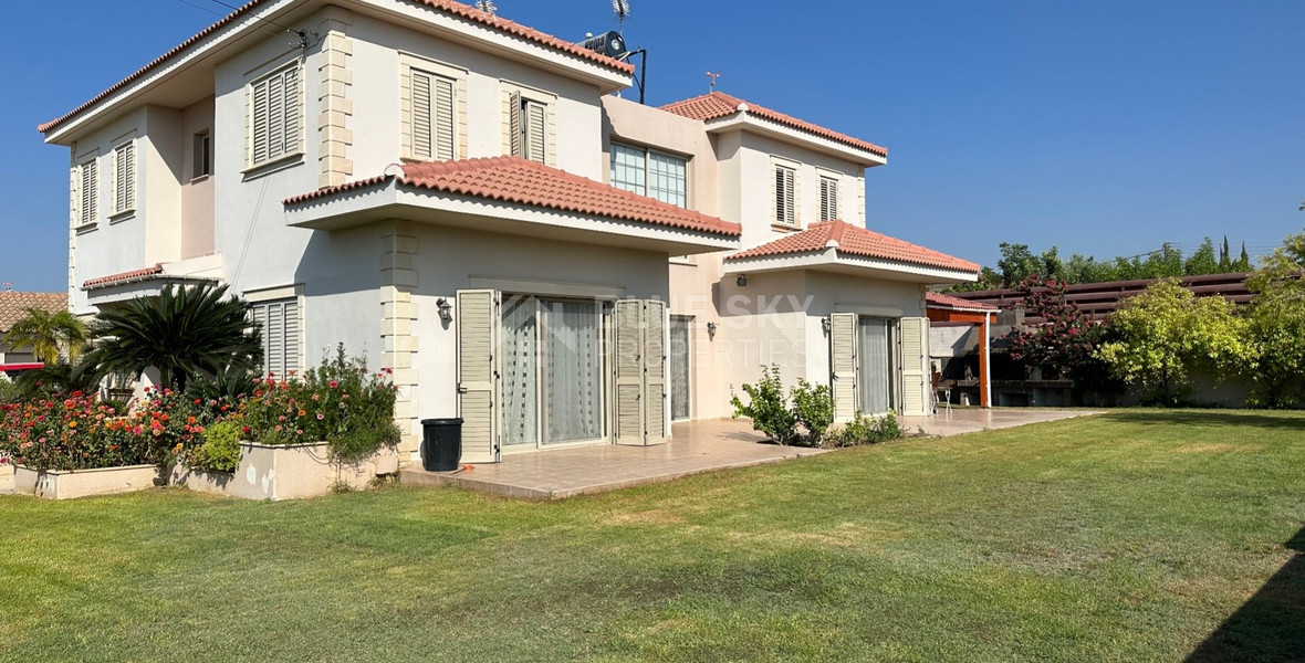 RESALE DETACHED 5 BEDROOM VILLA ON LARGE PLOT IN YPSONAS