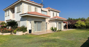 RESALE DETACHED 5 BEDROOM VILLA ON LARGE PLOT IN YPSONAS