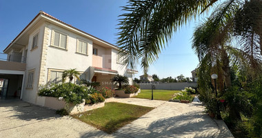 RESALE DETACHED 5 BEDROOM VILLA ON LARGE PLOT IN YPSONAS