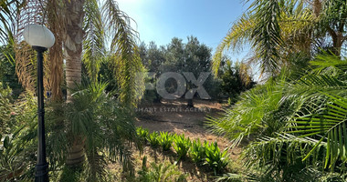 RESALE DETACHED 5 BEDROOM VILLA ON LARGE PLOT IN YPSONAS