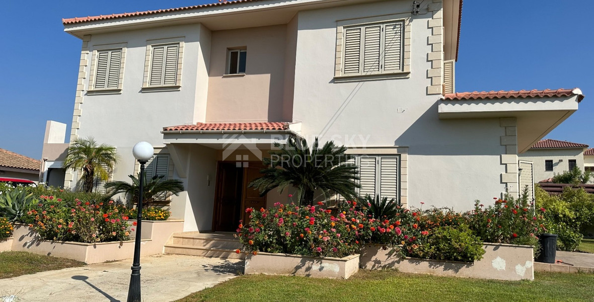 RESALE DETACHED 5 BEDROOM VILLA ON LARGE PLOT IN YPSONAS