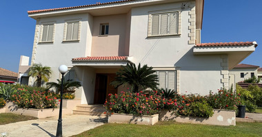 RESALE DETACHED 5 BEDROOM VILLA ON LARGE PLOT IN YPSONAS