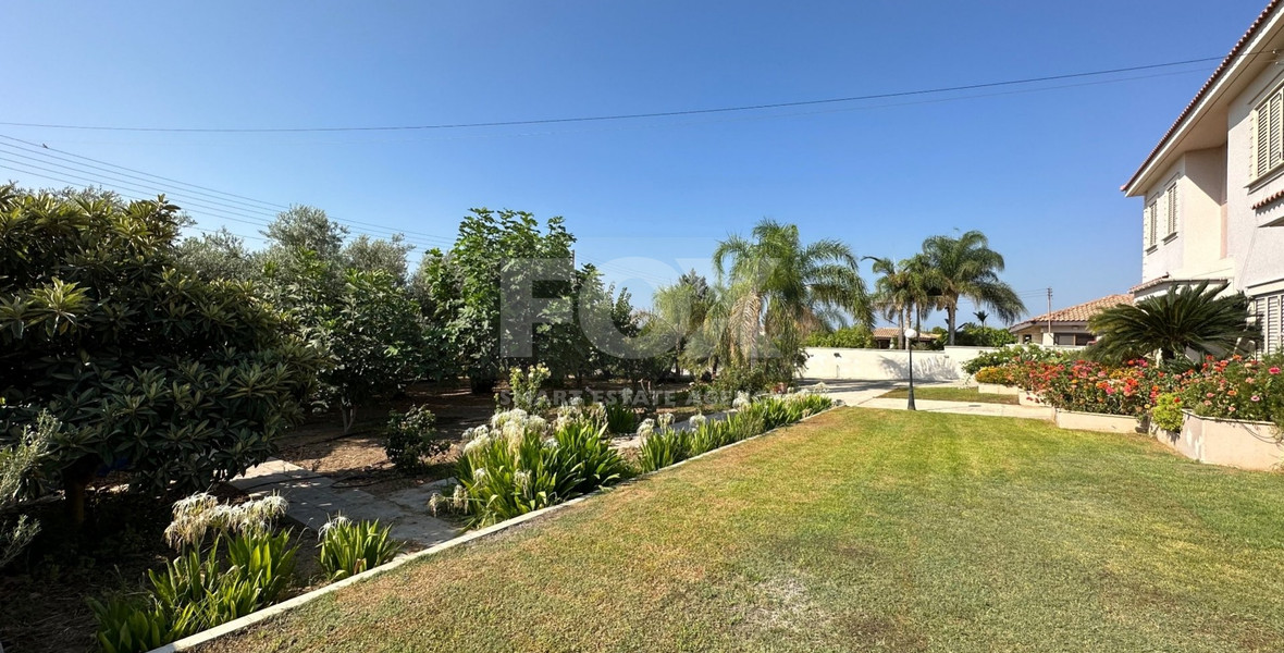 RESALE DETACHED 5 BEDROOM VILLA ON LARGE PLOT IN YPSONAS