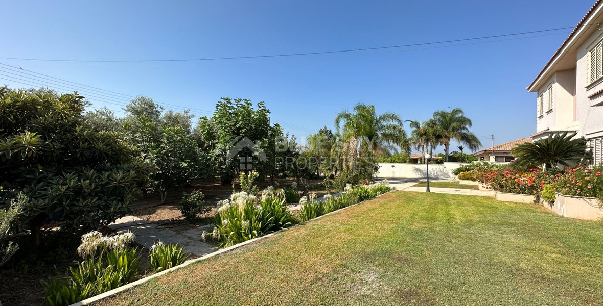 RESALE DETACHED 5 BEDROOM VILLA ON LARGE PLOT IN YPSONAS