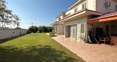 RESALE DETACHED 5 BEDROOM VILLA ON LARGE PLOT IN YPSONAS
