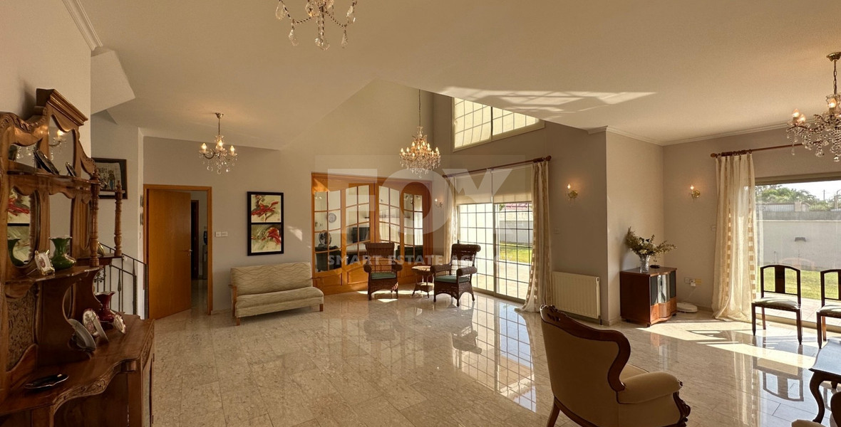 RESALE DETACHED 5 BEDROOM VILLA ON LARGE PLOT IN YPSONAS
