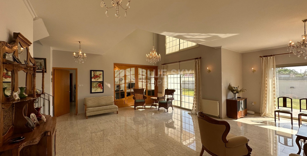 RESALE DETACHED 5 BEDROOM VILLA ON LARGE PLOT IN YPSONAS