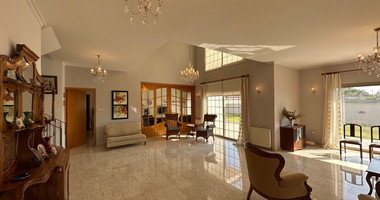 RESALE DETACHED 5 BEDROOM VILLA ON LARGE PLOT IN YPSONAS