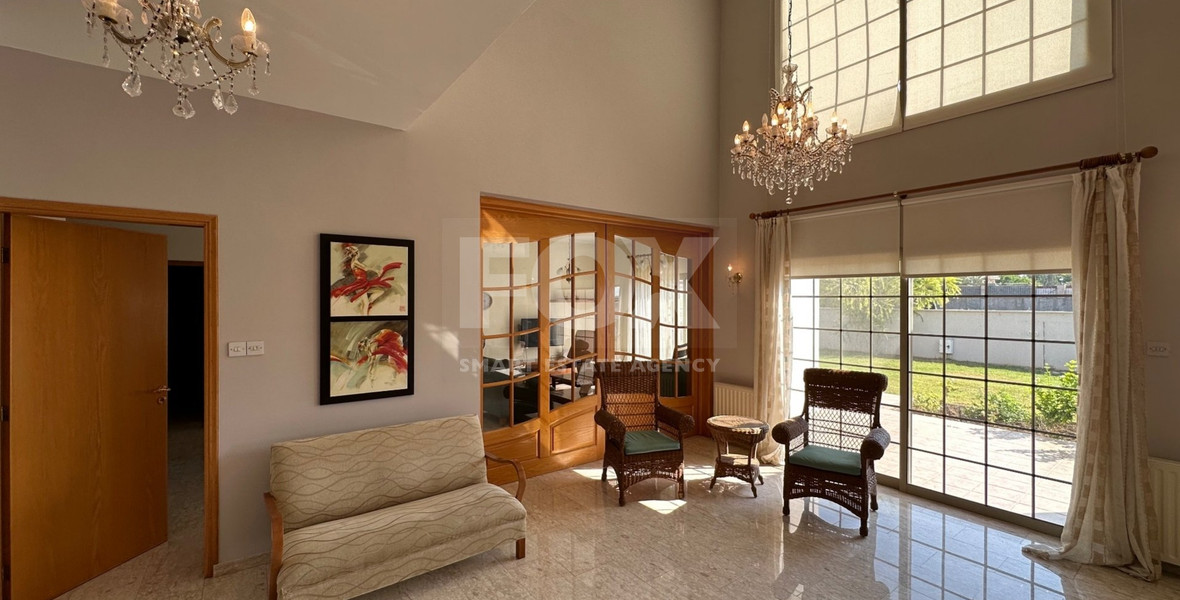 RESALE DETACHED 5 BEDROOM VILLA ON LARGE PLOT IN YPSONAS