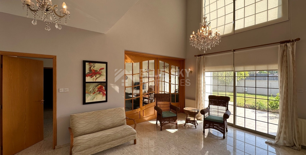 RESALE DETACHED 5 BEDROOM VILLA ON LARGE PLOT IN YPSONAS