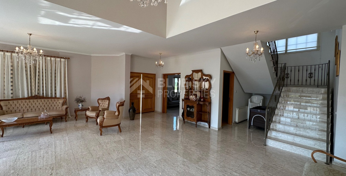 RESALE DETACHED 5 BEDROOM VILLA ON LARGE PLOT IN YPSONAS