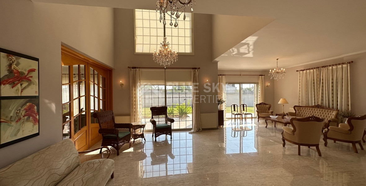 RESALE DETACHED 5 BEDROOM VILLA ON LARGE PLOT IN YPSONAS