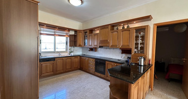 RESALE DETACHED 5 BEDROOM VILLA ON LARGE PLOT IN YPSONAS