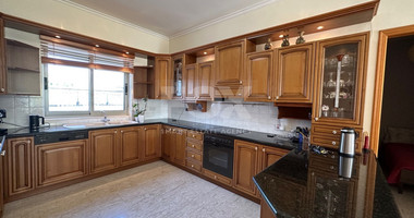 RESALE DETACHED 5 BEDROOM VILLA ON LARGE PLOT IN YPSONAS