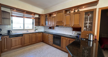 RESALE DETACHED 5 BEDROOM VILLA ON LARGE PLOT IN YPSONAS