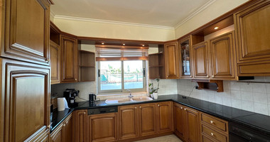 RESALE DETACHED 5 BEDROOM VILLA ON LARGE PLOT IN YPSONAS