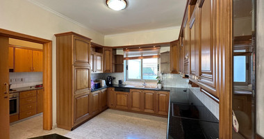 RESALE DETACHED 5 BEDROOM VILLA ON LARGE PLOT IN YPSONAS