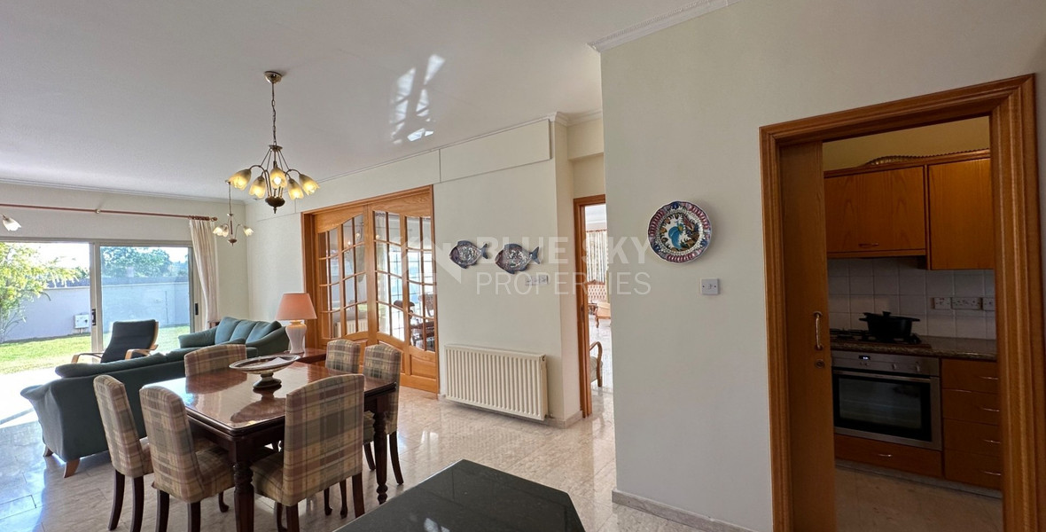 RESALE DETACHED 5 BEDROOM VILLA ON LARGE PLOT IN YPSONAS