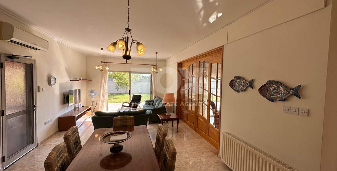 RESALE DETACHED 5 BEDROOM VILLA ON LARGE PLOT IN YPSONAS