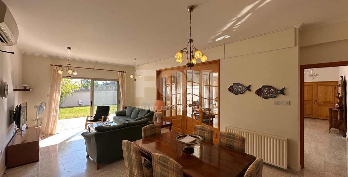 RESALE DETACHED 5 BEDROOM VILLA ON LARGE PLOT IN YPSONAS