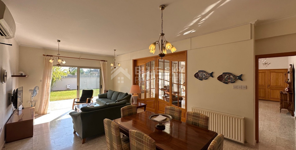 RESALE DETACHED 5 BEDROOM VILLA ON LARGE PLOT IN YPSONAS